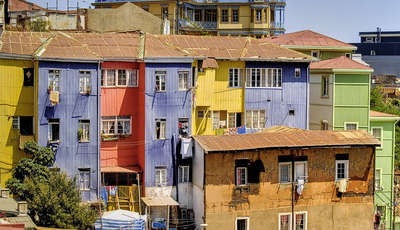 typical color houses and buildings of valparaiso,chile_400_230
